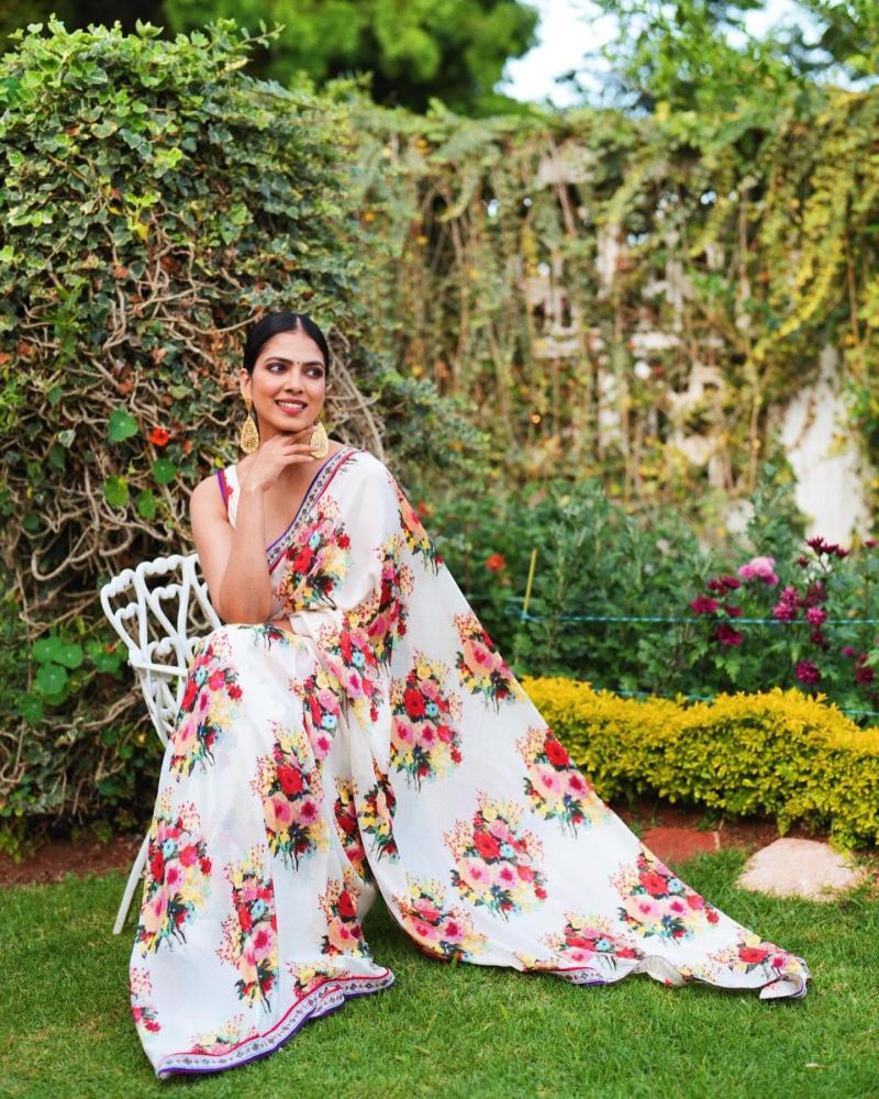 malavika-mohanan-hot-in-sarees